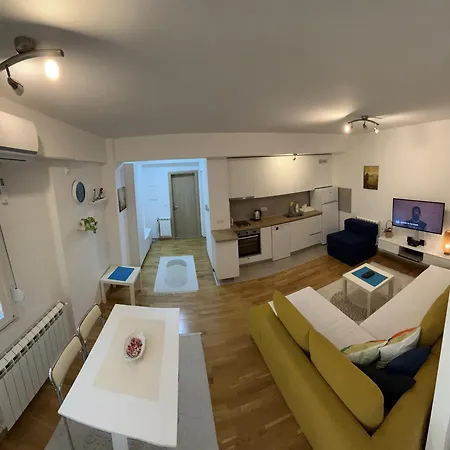 Modern Rajcikk Nearby Downtown & Vardar River *