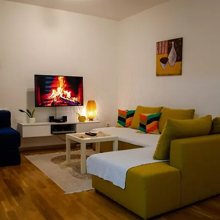 Modern Rajcikk Nearby Downtown & Vardar River Apartment *