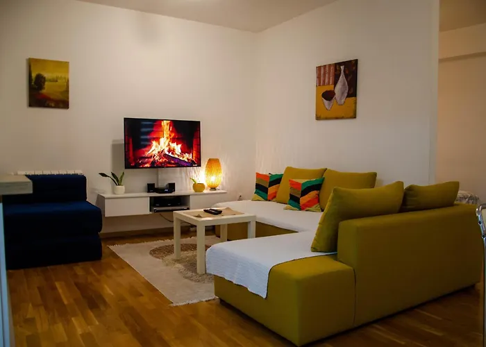 Modern Rajcikk Nearby Downtown & Vardar River Apartment *